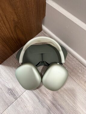 Apple AirPod Max Headphones Green